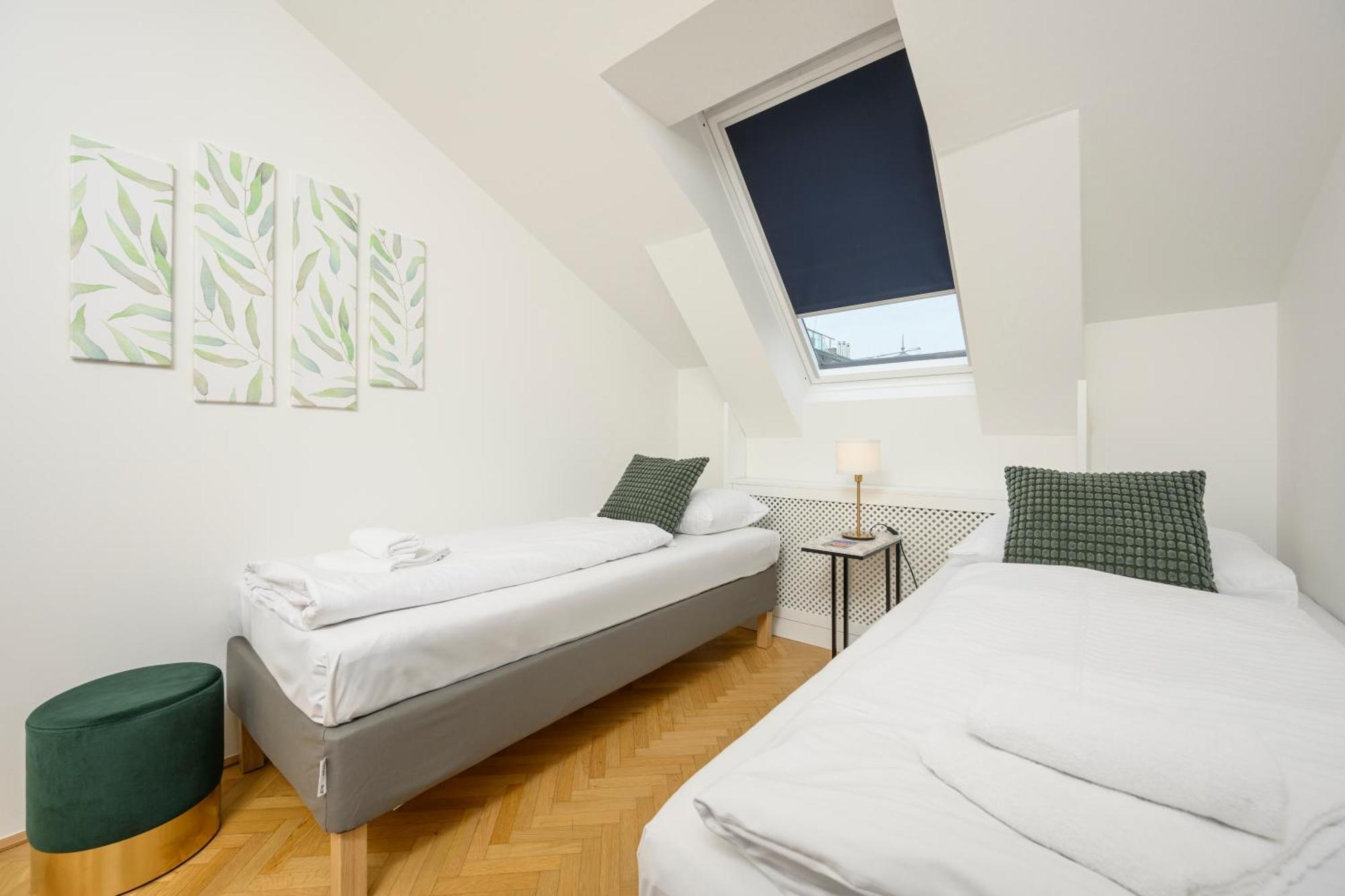 Rooftop Haven 120m, 3br, Terrace, Views! Vienna