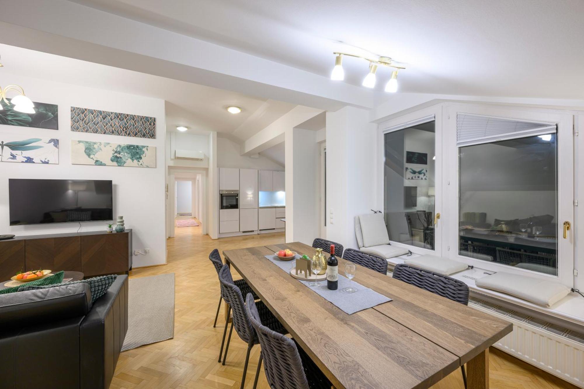 Rooftop Haven 120m, 3br, Terrace, Views! *