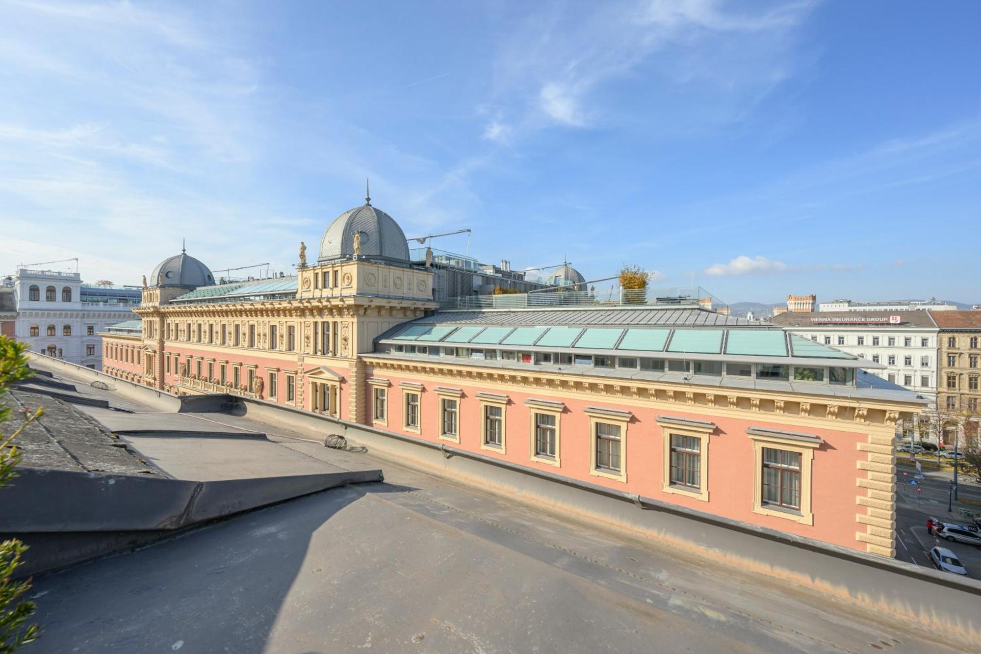 Rooftop Haven 120m, 3br, Terrace, Views! * Vienna